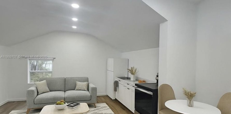 Коммерческая недвижимость в Холливуд, Флорида 1 спальня, 124.21м2 № 1966693