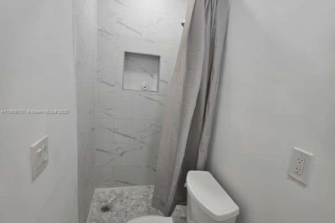 Снять в аренду коммерческую недвижимость в Холливуд, Флорида 1 спальня, 124.21м2, № 1966693 - фото 13