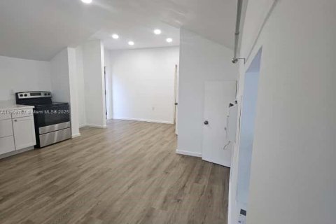 Снять в аренду коммерческую недвижимость в Холливуд, Флорида 1 спальня, 124.21м2, № 1966693 - фото 4