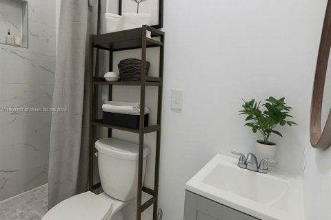 Снять в аренду коммерческую недвижимость в Холливуд, Флорида 1 спальня, 124.21м2, № 1966693 - фото 15