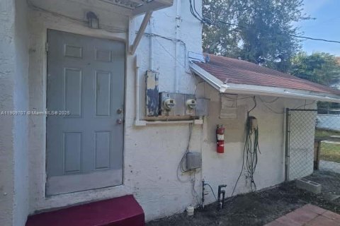 Снять в аренду коммерческую недвижимость в Холливуд, Флорида 1 спальня, 124.21м2, № 1966693 - фото 21