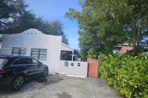 Снять в аренду коммерческую недвижимость в Холливуд, Флорида 1 спальня, 124.21м2, № 1966693 - фото 19