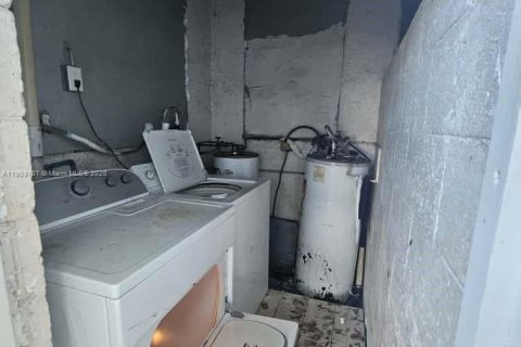 Снять в аренду коммерческую недвижимость в Холливуд, Флорида 1 спальня, 124.21м2, № 1966693 - фото 18