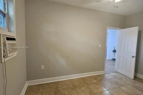 Снять в аренду коммерческую недвижимость в Холливуд, Флорида 1 спальня, 124.21м2, № 1966693 - фото 22