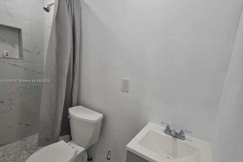 Снять в аренду коммерческую недвижимость в Холливуд, Флорида 1 спальня, 124.21м2, № 1966693 - фото 14