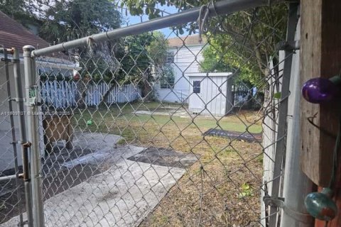 Снять в аренду коммерческую недвижимость в Холливуд, Флорида 1 спальня, 124.21м2, № 1966693 - фото 17