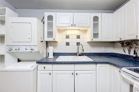 Copropriété à louer à Saint Petersburg, Floride: 2 chambres, 69.68 m2 № 2376702 - photo 9
