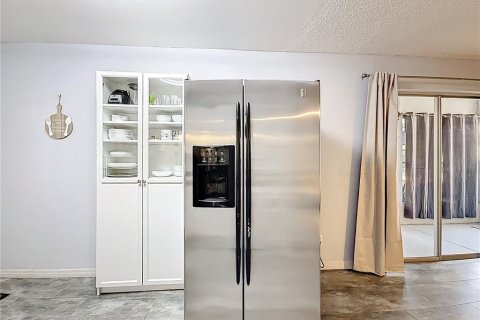 Copropriété à louer à Saint Petersburg, Floride: 2 chambres, 69.68 m2 № 2376702 - photo 11
