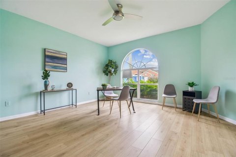 House in Wesley Chapel, Florida 5 bedrooms, 307.23 sq.m. № 1880658 - photo 9