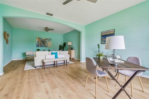 House in Wesley Chapel, Florida 5 bedrooms, 307.23 sq.m. № 1880658 - photo 8