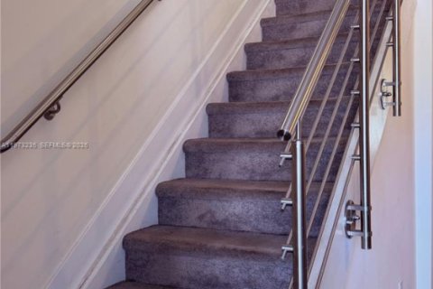 Condominio en venta en Doral, Florida, 3 dormitorios, 122.17 m2 № 2033271 - foto 2