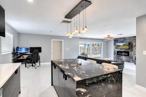 Villa ou maison à vendre à Sunrise, Floride: 3 chambres, 176.89 m2 № 2293680 - photo 11
