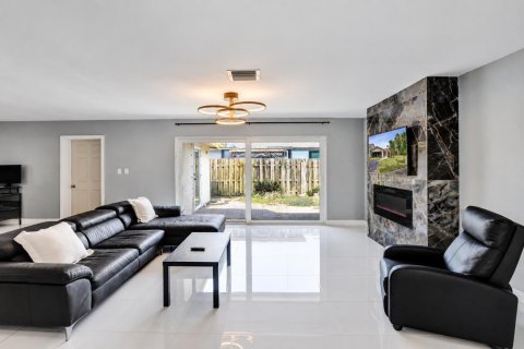Villa ou maison à vendre à Sunrise, Floride: 3 chambres, 176.89 m2 № 2293680 - photo 5