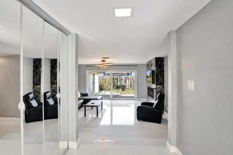 Villa ou maison à vendre à Sunrise, Floride: 3 chambres, 176.89 m2 № 2293680 - photo 4