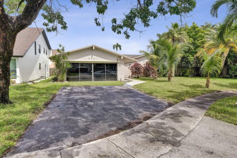 Villa ou maison à vendre à Sunrise, Floride: 3 chambres, 176.89 m2 № 2293680 - photo 2