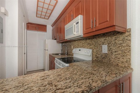 Condo in Miami Beach, Florida, 1 bedroom  № 1481212 - photo 11