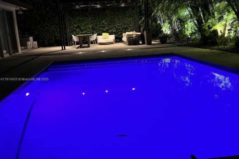 Купить виллу или дом в Майами, Флорида 4 спальни, 227.8м2, № 1970169 - фото 28