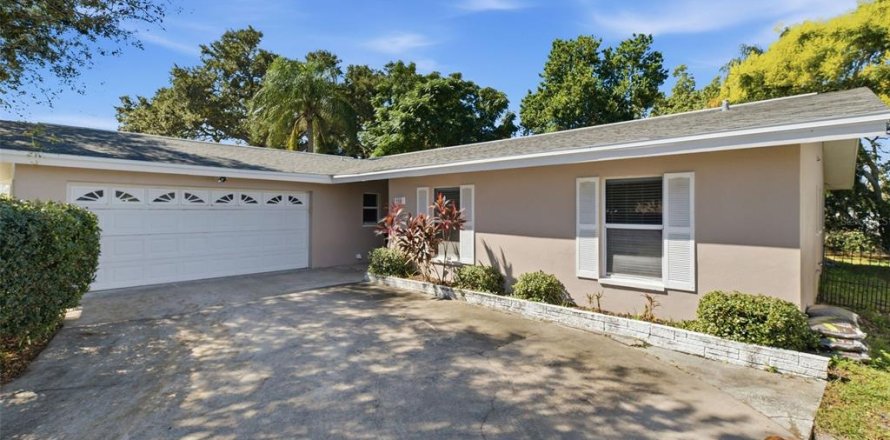 Villa ou maison à Dunedin, Floride 3 chambres, 200.3 m2 № 2416342
