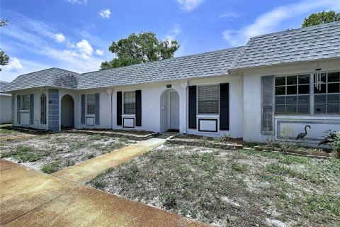 Condo in New Port Richey, Florida, 2 bedrooms  № 2197810