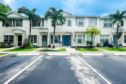 Купить таунхаус в Дания-Бич, Флорида 2 спальни, 103.12м2, № 2038377 - фото 1