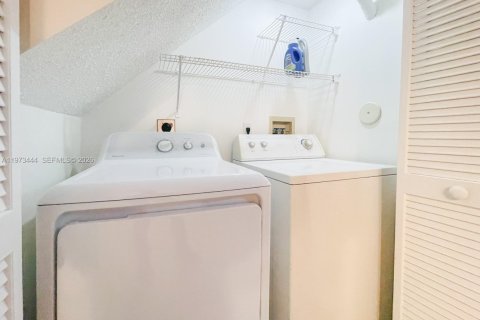 Купить таунхаус в Дания-Бич, Флорида 2 спальни, 103.12м2, № 2038377 - фото 22