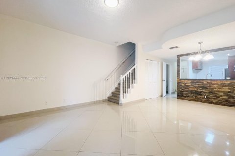 Купить таунхаус в Дания-Бич, Флорида 2 спальни, 103.12м2, № 2038377 - фото 4