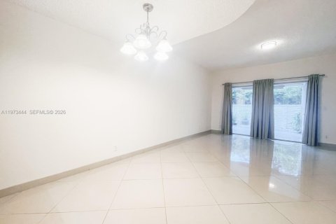 Купить таунхаус в Дания-Бич, Флорида 2 спальни, 103.12м2, № 2038377 - фото 3