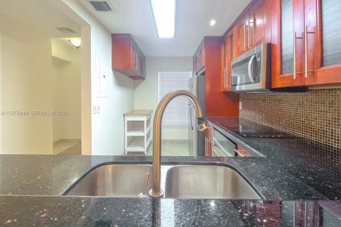 Купить таунхаус в Дания-Бич, Флорида 2 спальни, 103.12м2, № 2038377 - фото 9