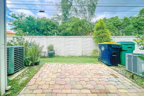 Купить таунхаус в Дания-Бич, Флорида 2 спальни, 103.12м2, № 2038377 - фото 24