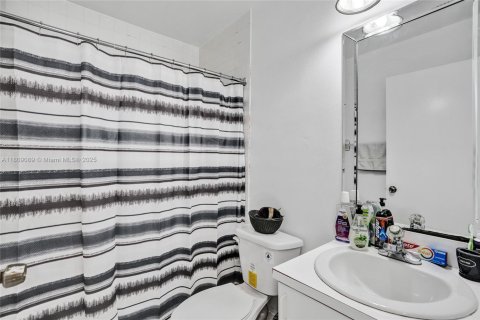 Casa en venta en Miami, Florida, 3 dormitorios, 132.39 m2 № 1752085 - foto 30
