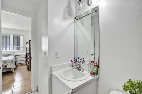 Casa en venta en Miami, Florida, 3 dormitorios, 132.39 m2 № 1752085 - foto 27