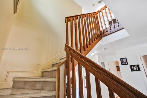 Casa en venta en Miami, Florida, 3 dormitorios, 132.39 m2 № 1752085 - foto 4