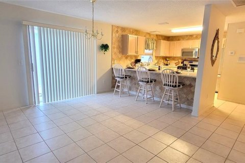 House in The Villages, Florida 2 bedrooms, 117.99 sq.m. № 1873334 - photo 6