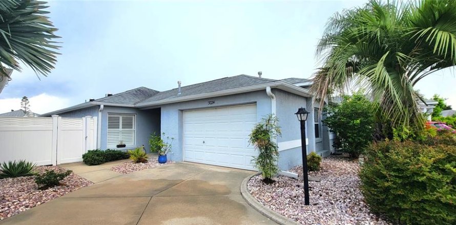 House in The Villages, Florida 2 bedrooms, 117.99 sq.m. № 1873334