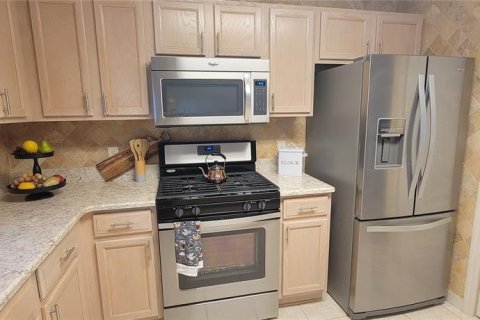 House in The Villages, Florida 2 bedrooms, 117.99 sq.m. № 1873334 - photo 4
