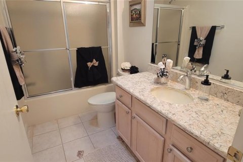House in The Villages, Florida 2 bedrooms, 117.99 sq.m. № 1873334 - photo 10
