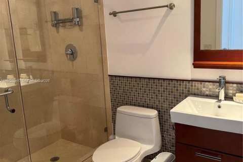 Condo in Hallandale Beach, Florida, 2 bedrooms  № 2040654 - photo 17