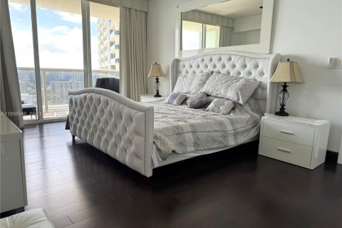 Condo in Hallandale Beach, Florida, 2 bedrooms  № 2040654 - photo 10