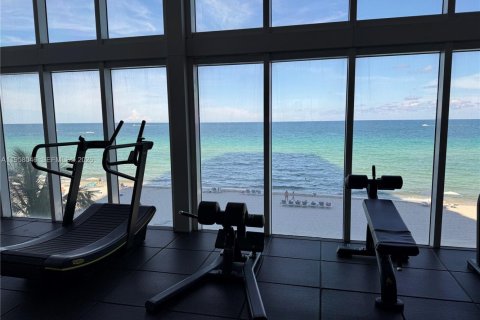 Condo in Hallandale Beach, Florida, 2 bedrooms  № 2040654 - photo 21