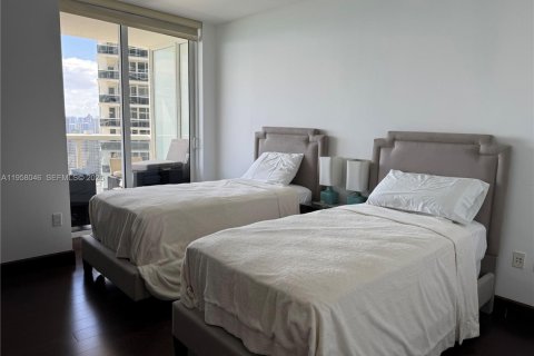 Condo in Hallandale Beach, Florida, 2 bedrooms  № 2040654 - photo 13