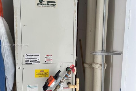 Condo in Hallandale Beach, Florida, 2 bedrooms  № 2040654 - photo 18