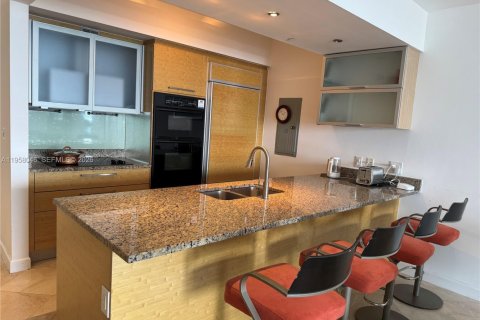 Condo in Hallandale Beach, Florida, 2 bedrooms  № 2040654 - photo 9