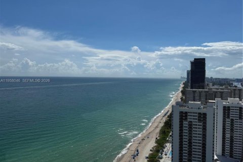 Condo in Hallandale Beach, Florida, 2 bedrooms  № 2040654 - photo 4