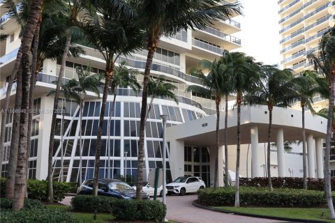 Condo in Hallandale Beach, Florida, 2 bedrooms  № 2040654 - photo 26