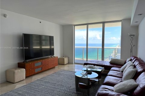 Condo in Hallandale Beach, Florida, 2 bedrooms  № 2040654 - photo 7