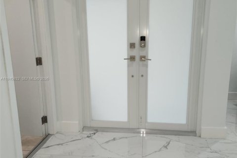 House in Miami, Florida 3 bedrooms, 159.88 sq.m. № 2003582 - photo 10