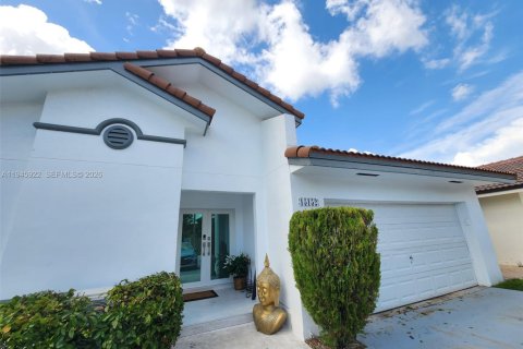 House in Miami, Florida 3 bedrooms, 159.88 sq.m. № 2003582
