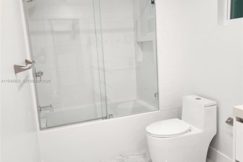 House in Miami, Florida 3 bedrooms, 159.88 sq.m. № 2003582 - photo 5
