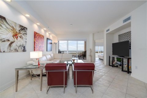 Condo in New Smyrna Beach, Florida, 2 bedrooms  № 2376674 - photo 15