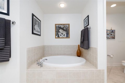 Condo in New Smyrna Beach, Florida, 2 bedrooms  № 2376674 - photo 24